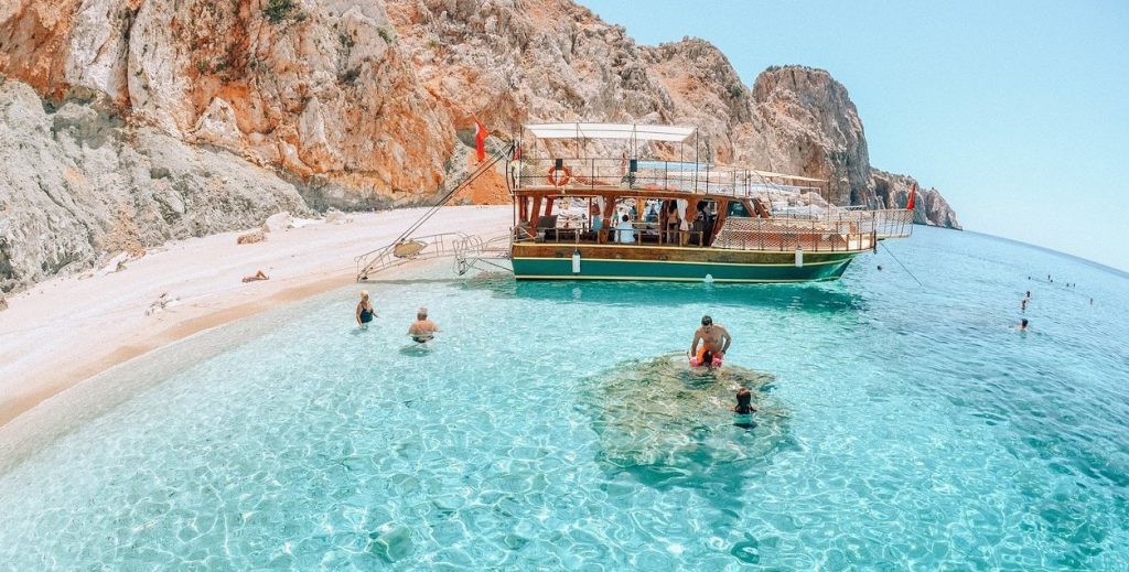 Antalya’da Yapılacak En Güzel Tekne Turu
